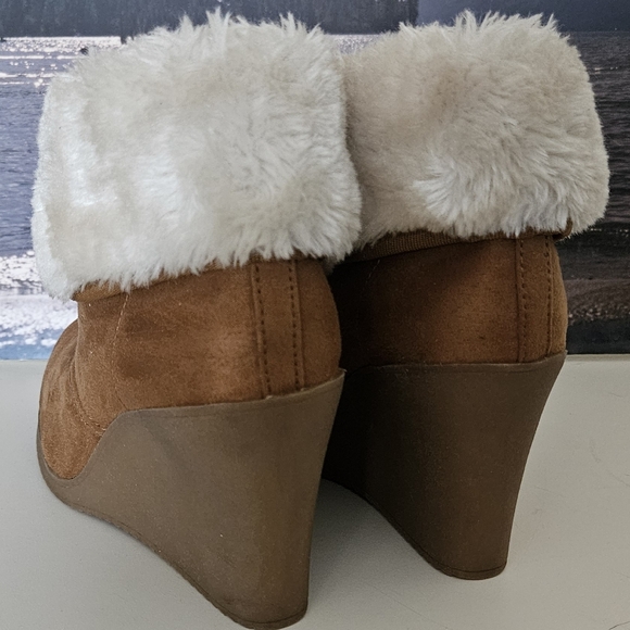 WhiteMt. Wedge Ankle Boots - Picture 4 of 9